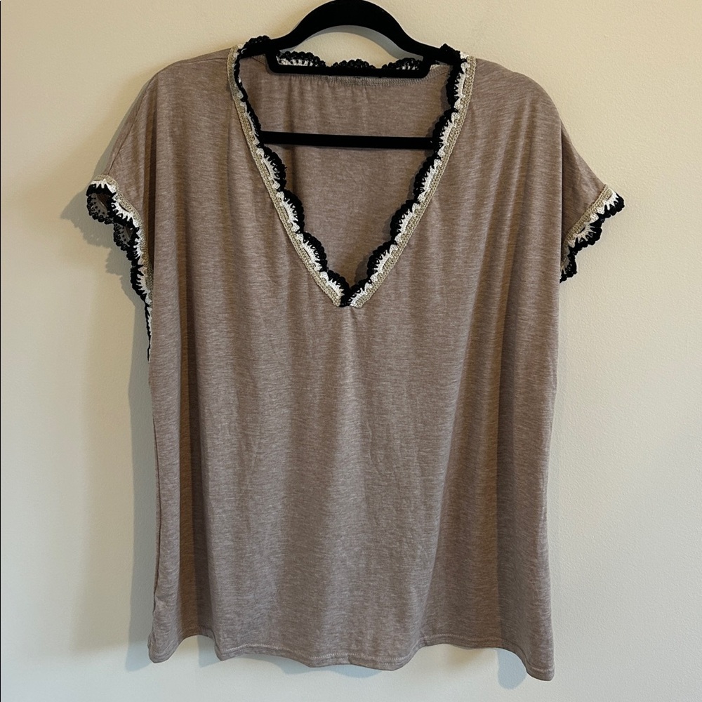 Plus - V-Neck Top with Black Trim - 2X 16